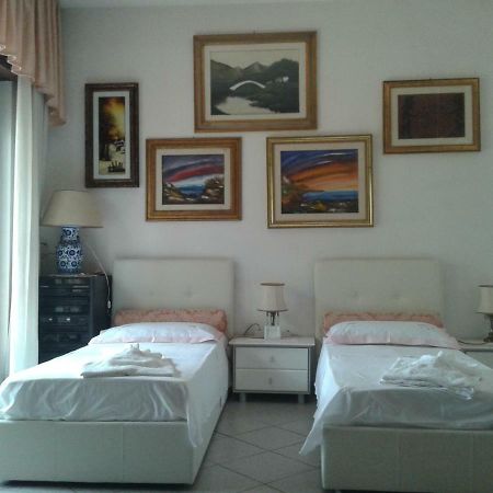 B&B Tra I Mari Del Salento Лече Екстериор снимка