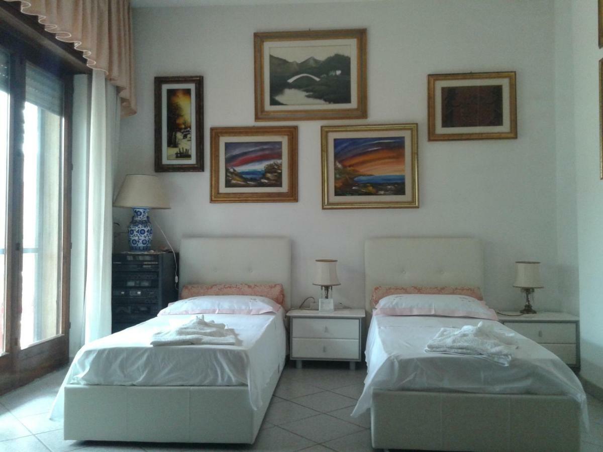B&B Tra I Mari Del Salento Лече Екстериор снимка