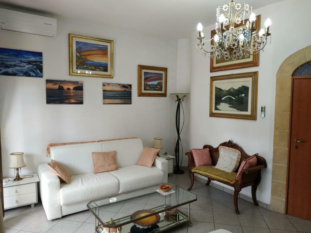 B&B Tra I Mari Del Salento Лече Екстериор снимка